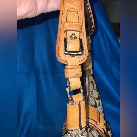 Coach Hampton Hobo Bag Y2K-era from 2004 - Picture 14 of 16